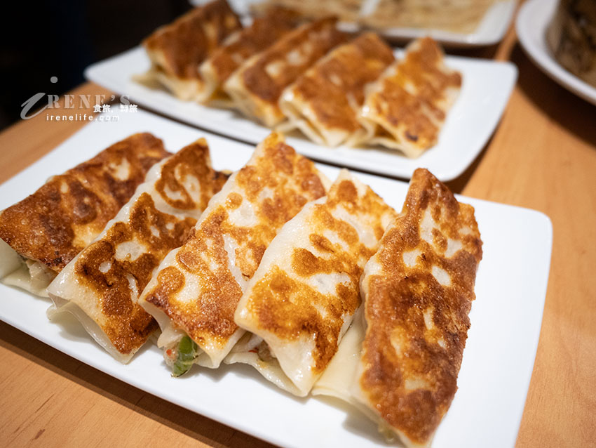 網站近期文章：三重集美街美食｜食功夫蒸餃鍋貼專賣店，免低消享「小米粥吃到飽」，青龍雙椒鍋貼必點！