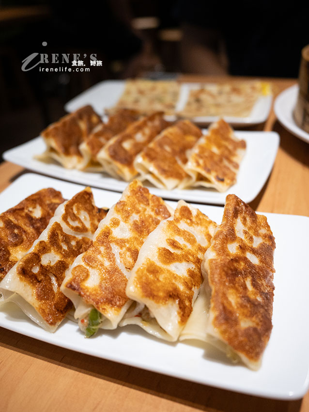 三重集美街美食｜食功夫蒸餃鍋貼專賣店，免低消享「小米粥吃到飽」，青龍雙椒鍋貼必點！