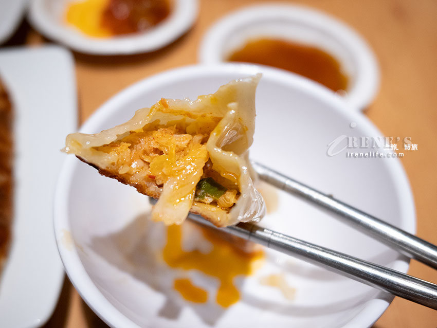 三重集美街美食｜食功夫蒸餃鍋貼專賣店，免低消享「小米粥吃到飽」，青龍雙椒鍋貼必點！