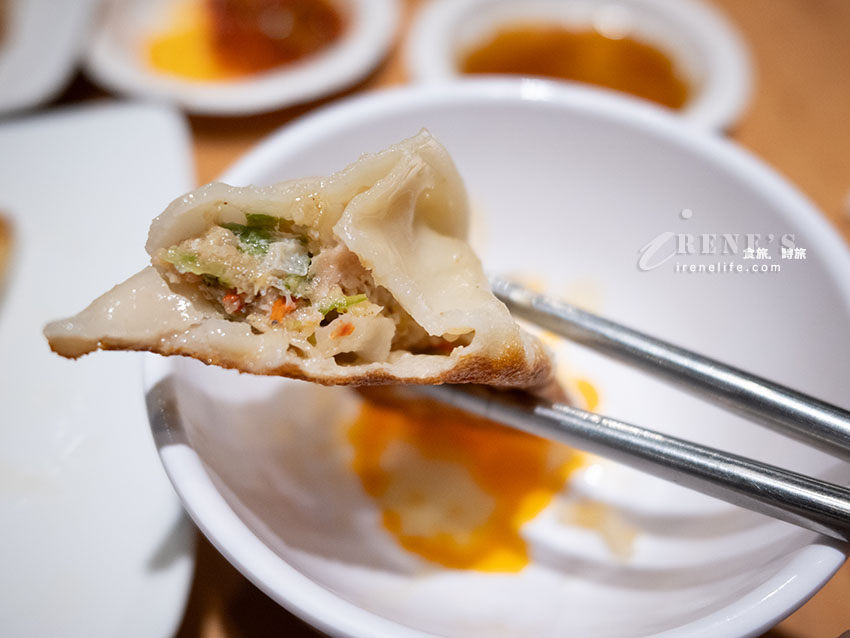 三重集美街美食｜食功夫蒸餃鍋貼專賣店，免低消享「小米粥吃到飽」，青龍雙椒鍋貼必點！