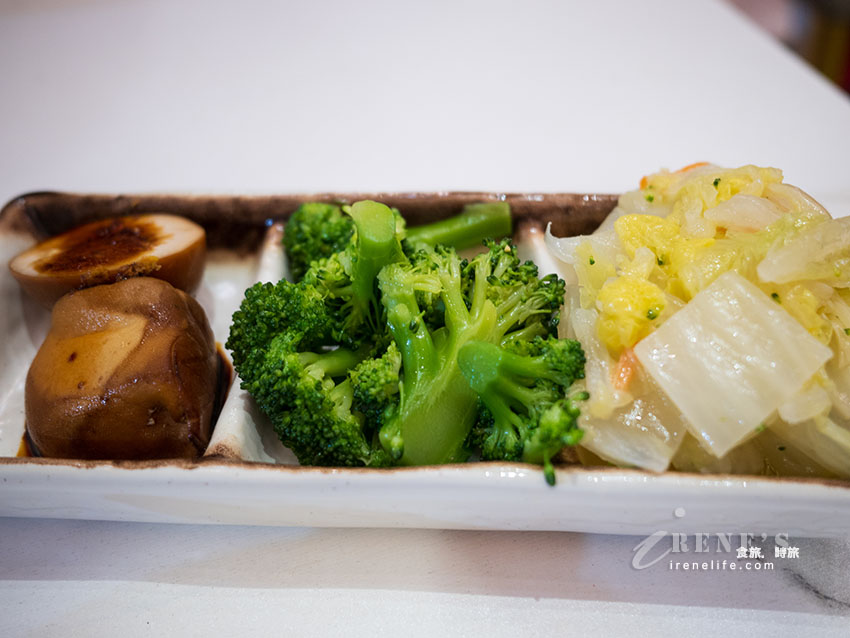 桃園藝文特區美食|馮羽樓雞肉飯賣所,神還原中華一番烏雞飯!隱藏巷弄的貓咪餐廳 桃園藝文特區美食|馮羽樓雞肉飯賣所,神還原中華一番烏雞飯!隱藏巷弄的貓咪餐廳