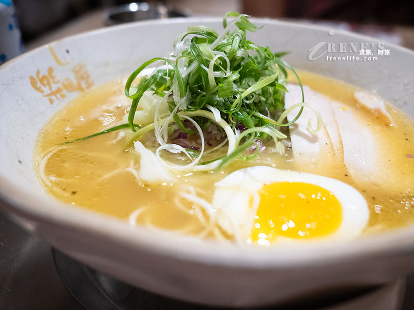 汐止遠雄美食|樂麵屋:20年人氣九州拉麵,必點清爽柚香鹽味與蒜香鐵板飯! 汐止遠雄美食|樂麵屋:20年人氣九州拉麵,必點清爽柚香鹽味與蒜香鐵板飯!
