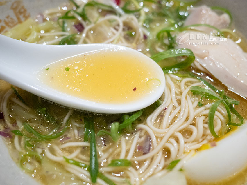 汐止遠雄美食|樂麵屋:20年人氣九州拉麵,必點清爽柚香鹽味與蒜香鐵板飯! 汐止遠雄美食|樂麵屋:20年人氣九州拉麵,必點清爽柚香鹽味與蒜香鐵板飯!