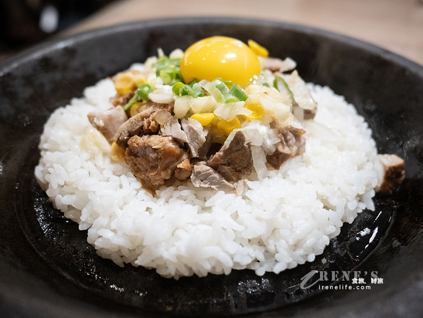 汐止遠雄美食|樂麵屋:20年人氣九州拉麵,必點清爽柚香鹽味與蒜香鐵板飯! 汐止遠雄美食|樂麵屋:20年人氣九州拉麵,必點清爽柚香鹽味與蒜香鐵板飯!