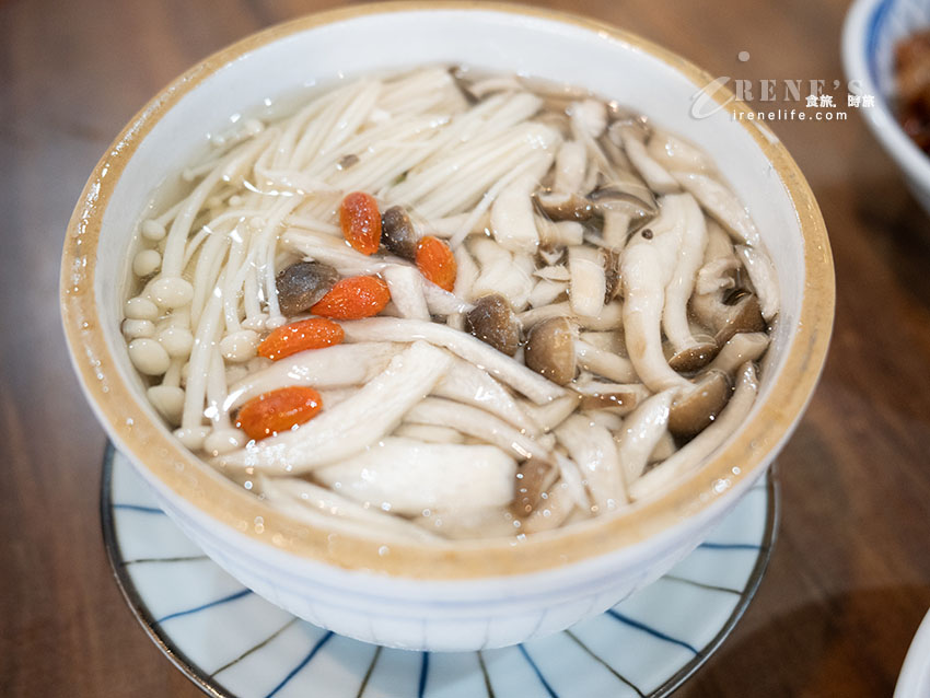 【基隆美食】十二堂：在地人私藏的中正區神級「蒸蛋滷肉飯」與平價便當
