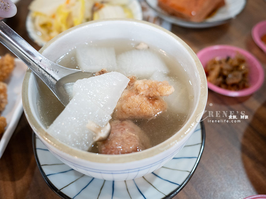 【基隆美食】十二堂：在地人私藏的中正區神級「蒸蛋滷肉飯」與平價便當