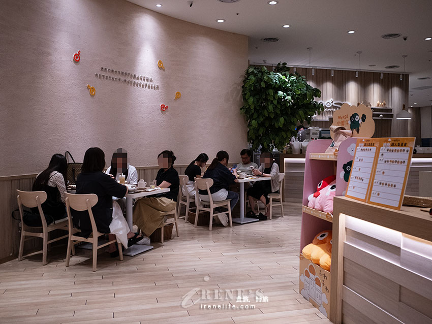 別以為是日本品牌！Woosa屋莎洋食鬆餅屋新莊宏匯店：雲朵鬆餅評價、鹹食推薦與續醬攻略