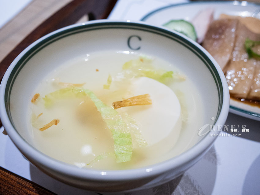 【台北大巨蛋美食】Chatterbox Café全台首店！新加坡傳奇文華雞飯評價、訂位與必點推薦