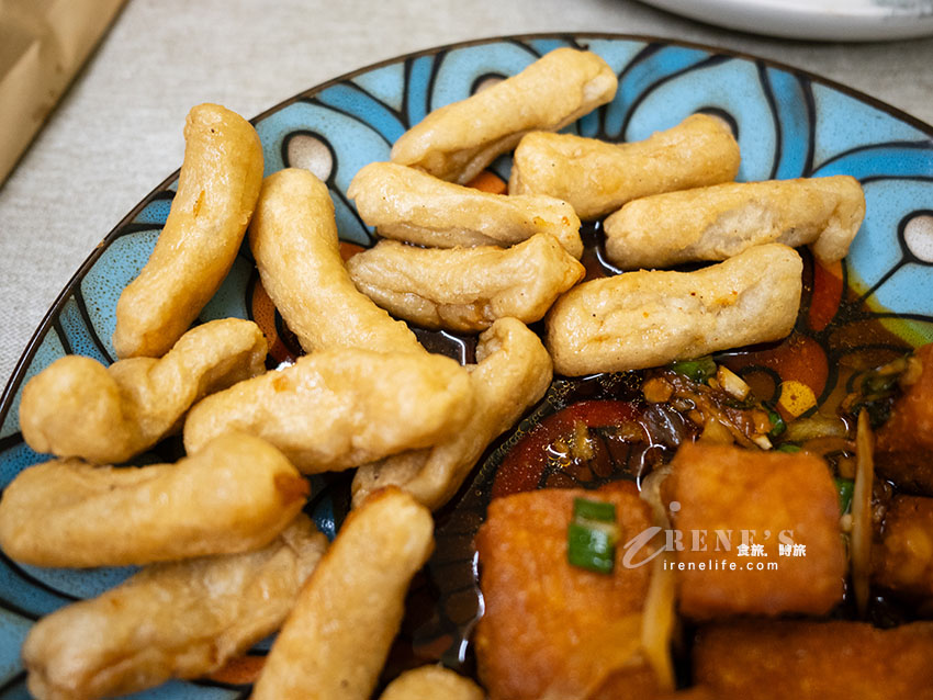 三和夜市美食｜金孫雞排俱樂部：被雞排耽誤的爆漿西多士與皮蛋拌麵！
