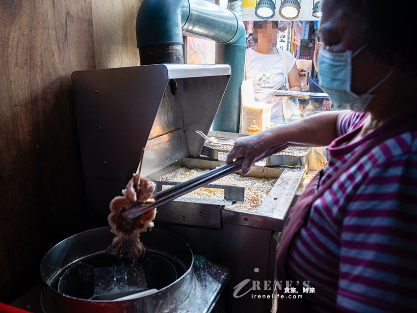 寧夏夜市美食|黃仁勳加持的人氣王「爆漿脆皮魷魚」,包小黃瓜超解膩! 寧夏夜市美食|黃仁勳加持的人氣王「爆漿脆皮魷魚」,包小黃瓜超解膩!