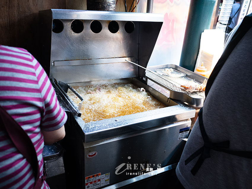 寧夏夜市美食｜黃仁勳加持的人氣王「爆漿脆皮魷魚」，包小黃瓜超解膩！