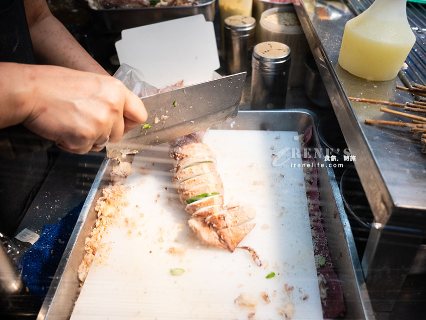 寧夏夜市美食|黃仁勳加持的人氣王「爆漿脆皮魷魚」,包小黃瓜超解膩! 寧夏夜市美食|黃仁勳加持的人氣王「爆漿脆皮魷魚」,包小黃瓜超解膩!