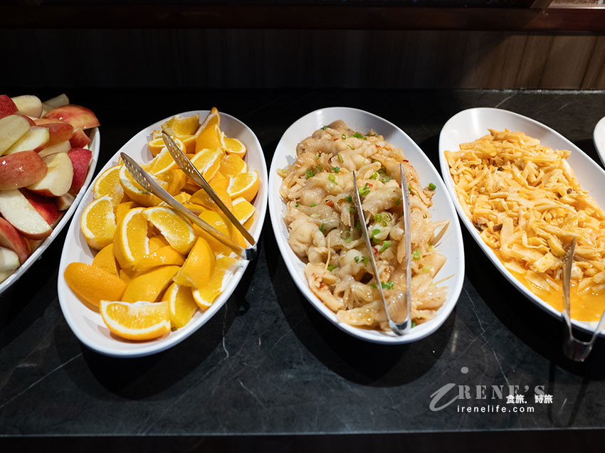【蘆洲平價牛排】新統牛排蘆洲店：$260起熱食自助吧吃到飽！壽星優惠、菜單與評價