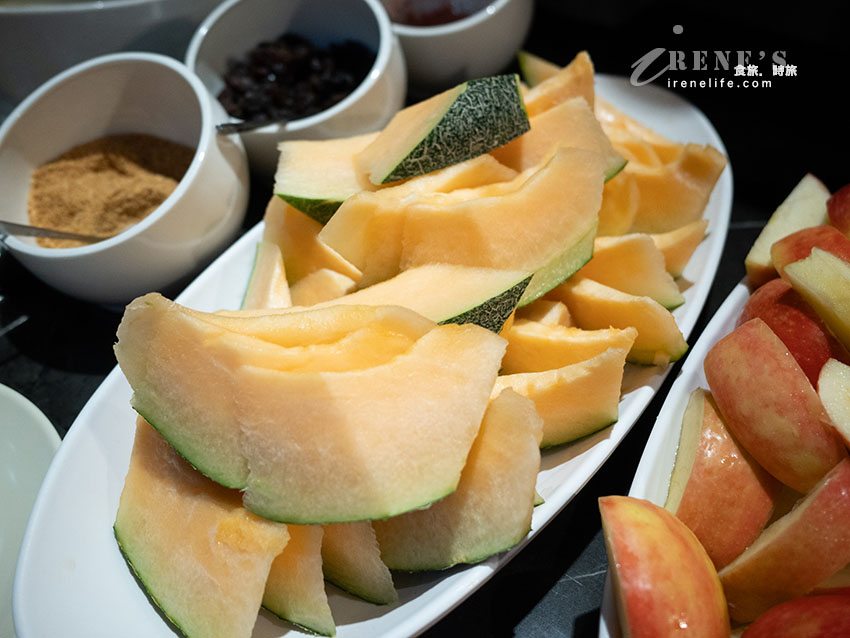 【蘆洲平價牛排】新統牛排蘆洲店：$260起熱食自助吧吃到飽！壽星優惠、菜單與評價