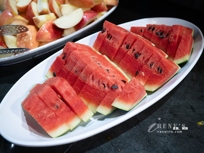 【蘆洲平價牛排】新統牛排蘆洲店：$260起熱食自助吧吃到飽！壽星優惠、菜單與評價