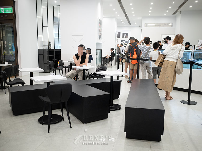【台北車站美食】Ten Thousand Coffee 台北京站店：紐約爆紅一萬咖啡！限定1公升瓶裝與菜單評價