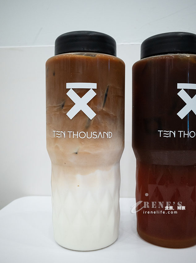 【台北車站美食】Ten Thousand Coffee 台北京站店：紐約爆紅一萬咖啡！限定1公升瓶裝與菜單評價