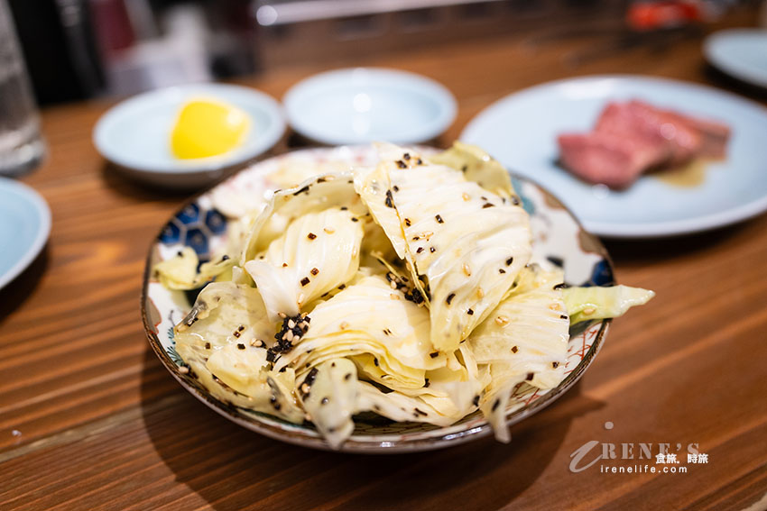 【沖繩燒肉】焼肉家かずちゃん:國際通隱密吧台燒肉!爆汁厚切牛舌、阿古豬與線上訂位攻略 【沖繩燒肉】焼肉家かずちゃん:國際通隱密吧台燒肉!爆汁厚切牛舌、阿古豬與線上訂位攻略