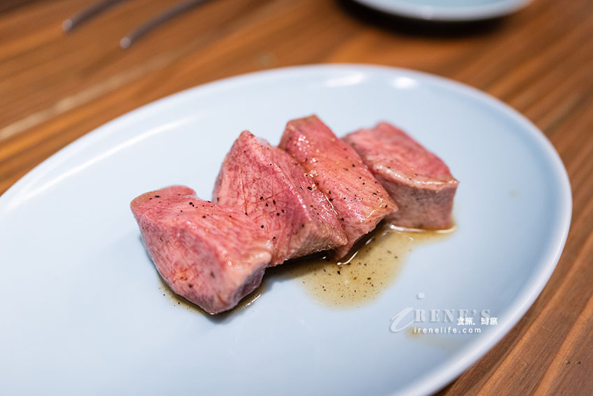 【沖繩燒肉】焼肉家かずちゃん:國際通隱密吧台燒肉!爆汁厚切牛舌、阿古豬與線上訂位攻略 【沖繩燒肉】焼肉家かずちゃん:國際通隱密吧台燒肉!爆汁厚切牛舌、阿古豬與線上訂位攻略