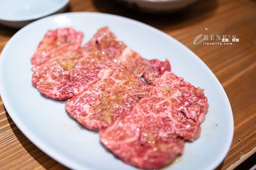【沖繩燒肉】焼肉家かずちゃん:國際通隱密吧台燒肉!爆汁厚切牛舌、阿古豬與線上訂位攻略 【沖繩燒肉】焼肉家かずちゃん:國際通隱密吧台燒肉!爆汁厚切牛舌、阿古豬與線上訂位攻略