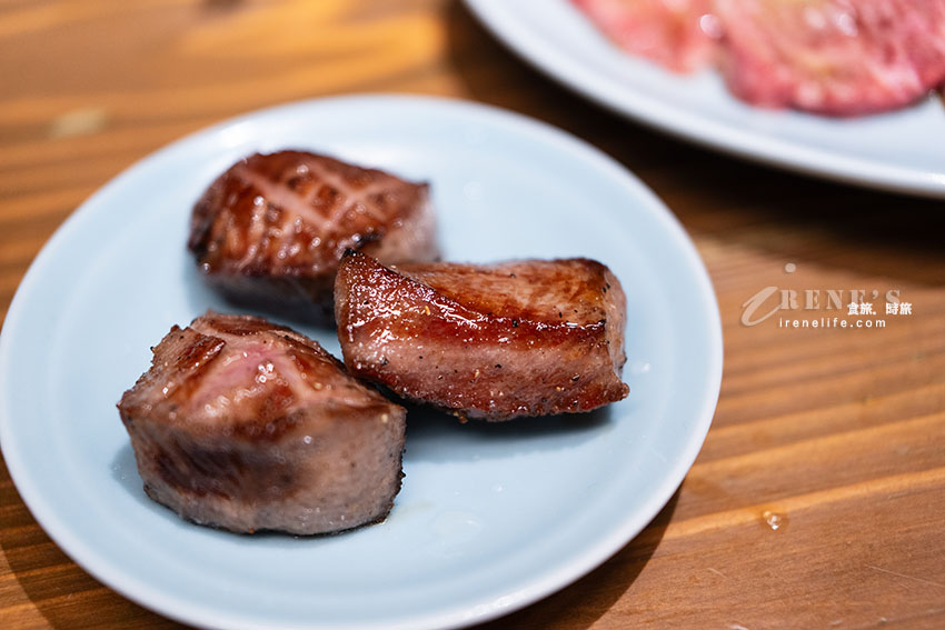 【沖繩燒肉】焼肉家かずちゃん：國際通隱密吧台燒肉！爆汁厚切牛舌、阿古豬與線上訂位攻略