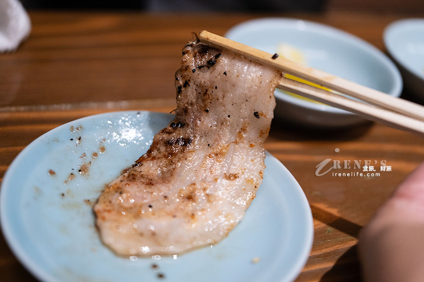 【沖繩燒肉】焼肉家かずちゃん:國際通隱密吧台燒肉!爆汁厚切牛舌、阿古豬與線上訂位攻略 【沖繩燒肉】焼肉家かずちゃん:國際通隱密吧台燒肉!爆汁厚切牛舌、阿古豬與線上訂位攻略