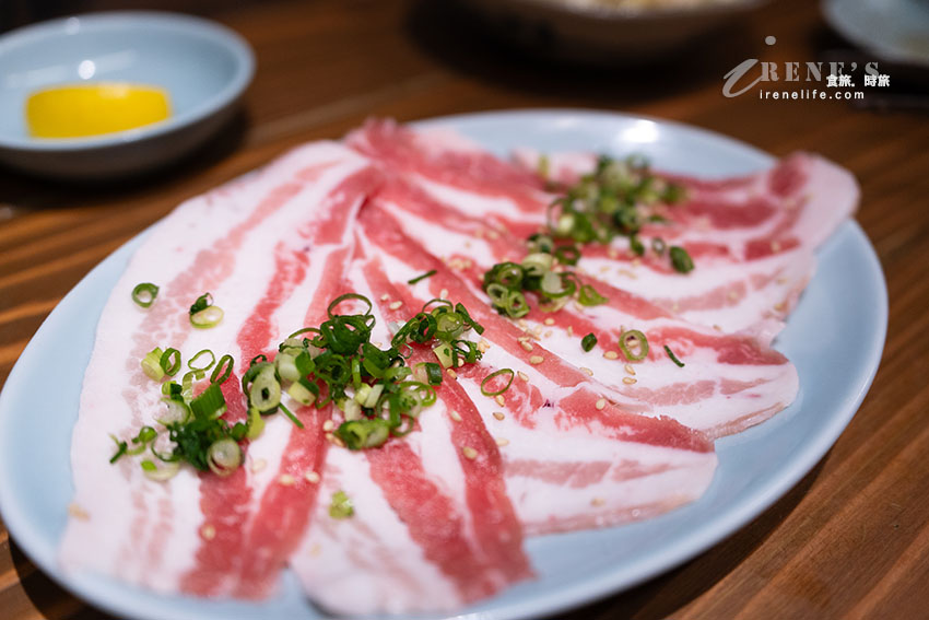 【沖繩燒肉】焼肉家かずちゃん:國際通隱密吧台燒肉!爆汁厚切牛舌、阿古豬與線上訂位攻略 【沖繩燒肉】焼肉家かずちゃん:國際通隱密吧台燒肉!爆汁厚切牛舌、阿古豬與線上訂位攻略