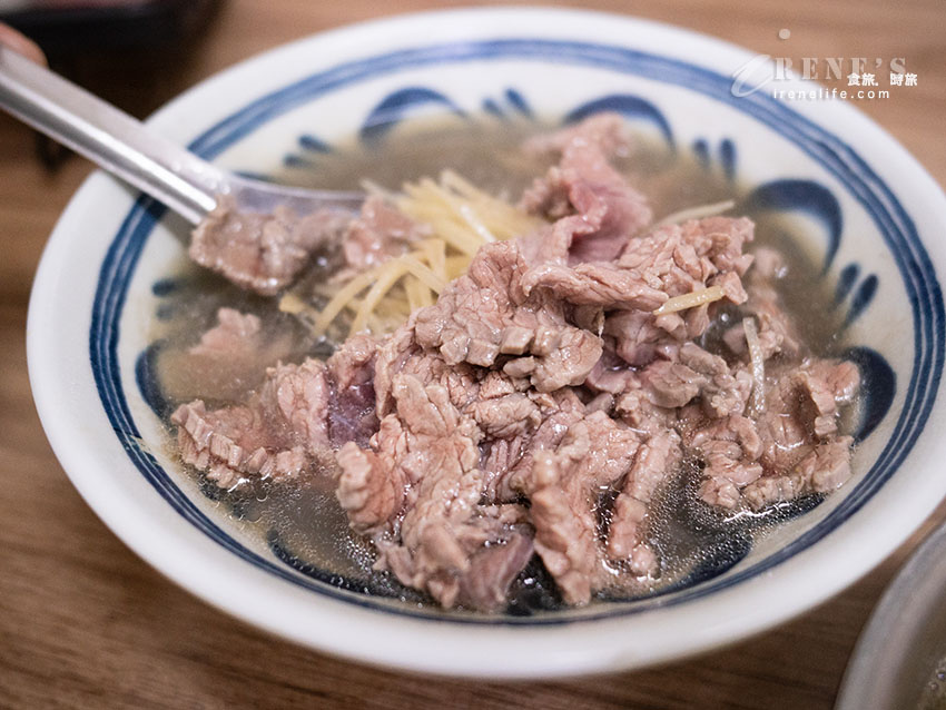 網站近期文章：【萬華美食】郭家炒牛肉：華西街80年老字號！牛雜湯免費續湯、銀芽毛肚與菜單攻略