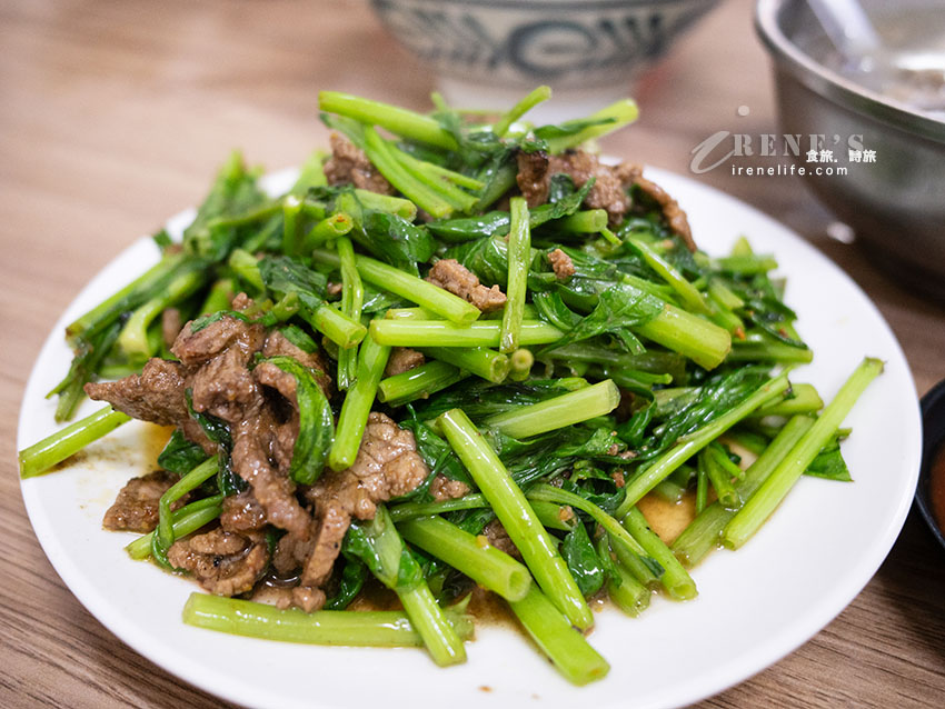 【萬華美食】郭家炒牛肉:華西街80年老字號!牛雜湯免費續湯、銀芽毛肚與菜單攻略 【萬華美食】郭家炒牛肉:華西街80年老字號!牛雜湯免費續湯、銀芽毛肚與菜單攻略