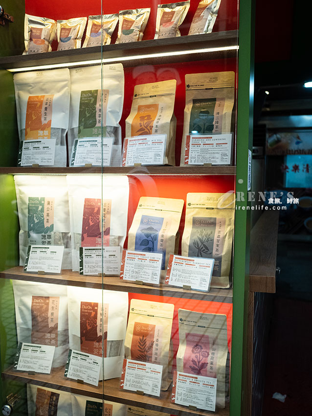 萬華百年青草世家，結合傳統中藥青草和手搖飲，懷舊創新一次搞定的養生手搖飲