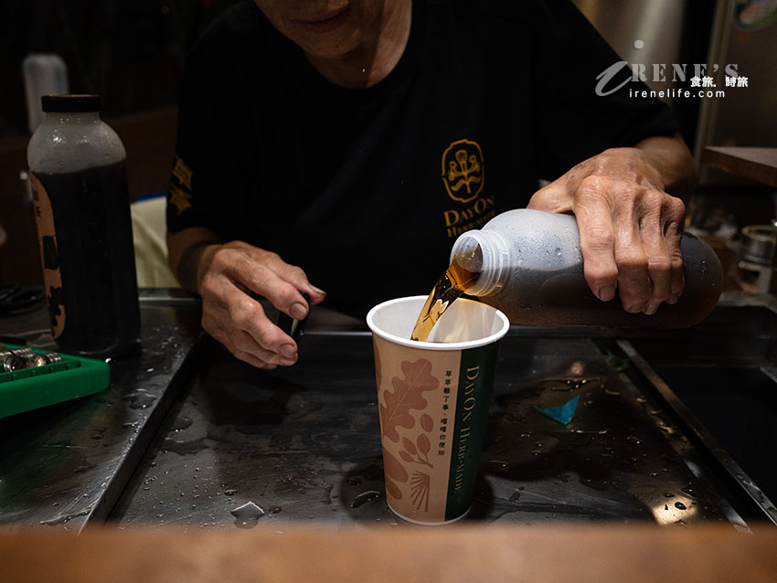 網站近期文章：萬華百年青草世家，結合傳統中藥青草和手搖飲，懷舊創新一次搞定的養生手搖飲