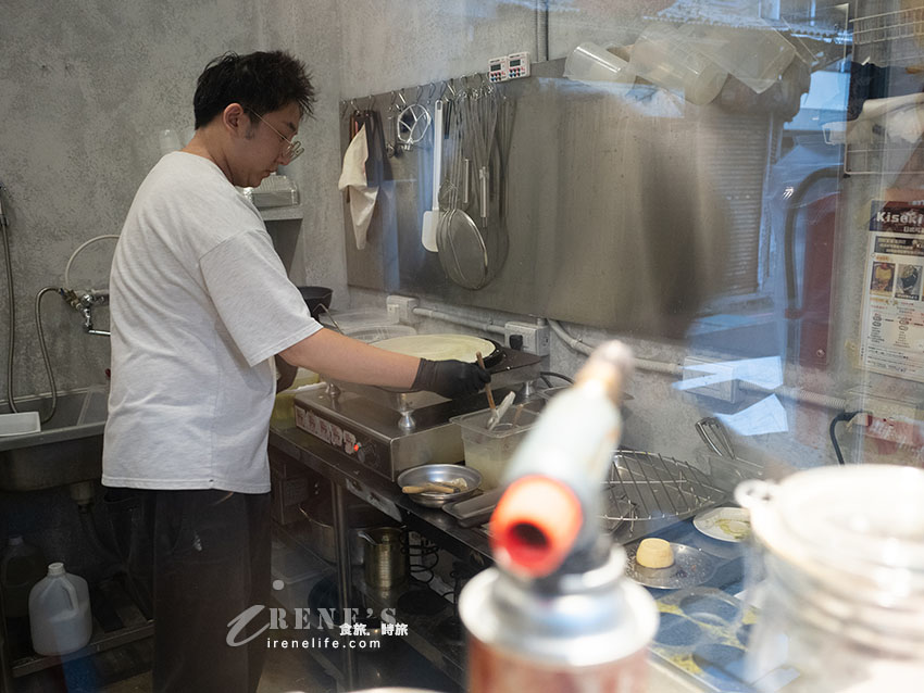 士林夜市排隊甜點：奇跡Kiseki日式可麗餅專門店，整顆布丁放上去的浮誇可麗餅