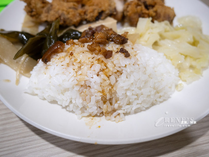 【士林美食】食來運轉：滷肉飯免費續加、4款飲料喝到飽！菜單荷蛋差別與小雞飯評測
