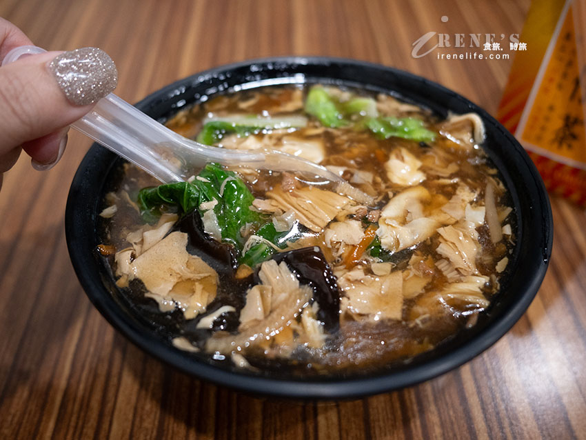 三重也吃得到淡水黑店排骨飯！「黑咻排骨飯」菜單推薦：軟嫩入味排骨配大滷湯超滿足