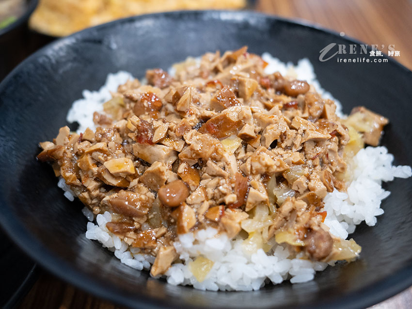 三重也吃得到淡水黑店排骨飯！「黑咻排骨飯」菜單推薦：軟嫩入味排骨配大滷湯超滿足