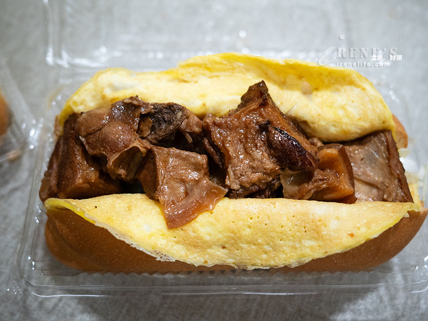 【台北早餐】喜麥堡:早上8點秒殺!爆餡「紅燒豬五花大亨堡」、味味A炒泡麵與隱藏吃法 【台北早餐】喜麥堡:早上8點秒殺!爆餡「紅燒豬五花大亨堡」、味味A炒泡麵與隱藏吃法