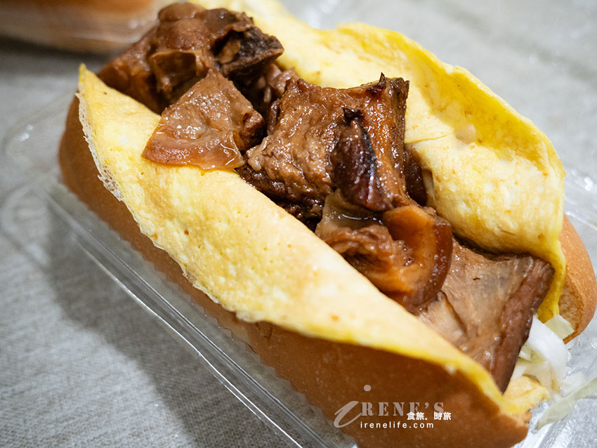 網站近期文章：【台北早餐】喜麥堡：早上8點秒殺！爆餡「紅燒豬五花大亨堡」、味味A炒泡麵與隱藏吃法