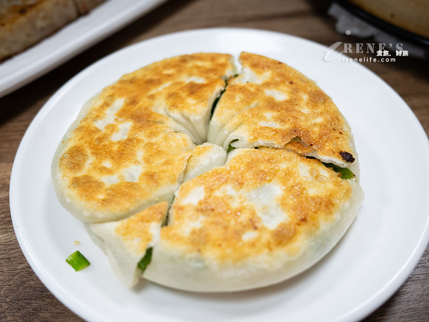 淡水站隱藏版小吃|夾雙筷:僅6席吧台!爆汁冰花鮮蝦鍋貼、流心巧克力蒸餃評測 淡水站隱藏版小吃|夾雙筷:僅6席吧台!爆汁冰花鮮蝦鍋貼、流心巧克力蒸餃評測