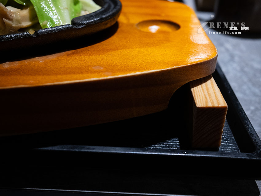 【三重美食】大繁盛鉄板焼肉：營業到凌晨2點！博多鐵板燒肉拌辛味噌、雞白湯水炊鍋評測