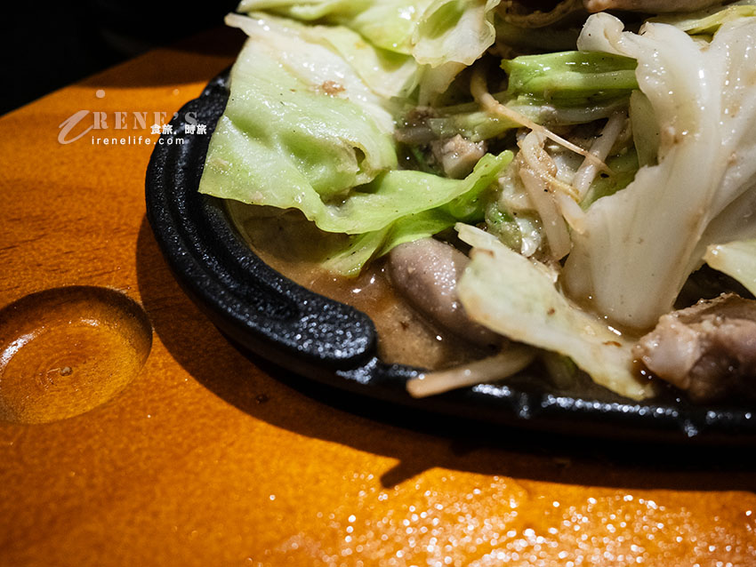 【三重美食】大繁盛鉄板焼肉：營業到凌晨2點！博多鐵板燒肉拌辛味噌、雞白湯水炊鍋評測