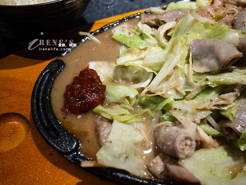 【三重美食】大繁盛鉄板焼肉：營業到凌晨2點！博多鐵板燒肉拌辛味噌、雞白湯水炊鍋評測