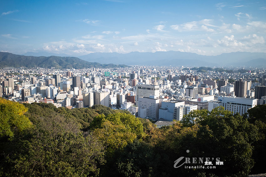 愛媛必訪景點|日本現存12天守之一的松山城!搭乘空中纜車或單人懸空吊椅輕鬆登頂 愛媛必訪景點|日本現存12天守之一的松山城!搭乘空中纜車或單人懸空吊椅輕鬆登頂